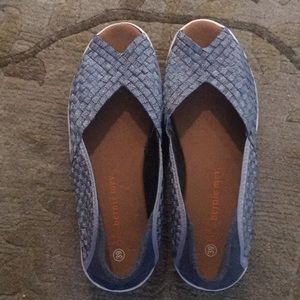 EUC Bernie Mev summer flats...silver/gray SZ 39